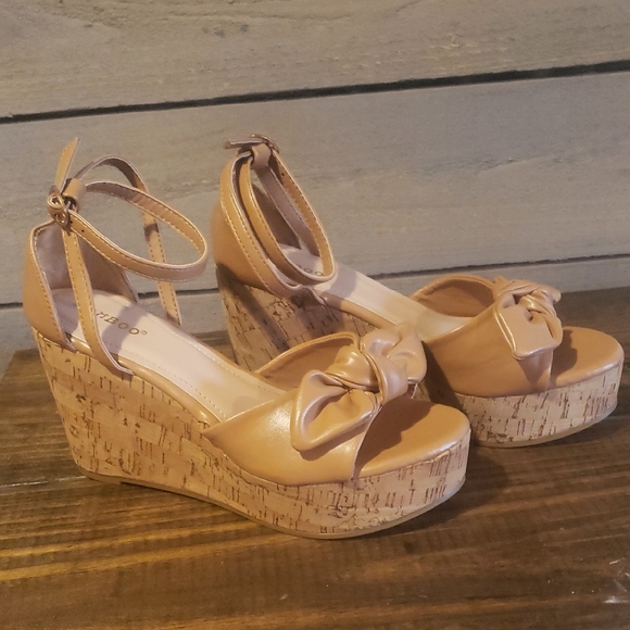 BAMBOO Shoes - BAMBOO Tan Wedge Sandals with Bow